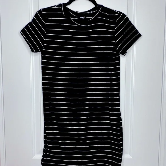 T-Shirt Dress - Picture 1 of 4